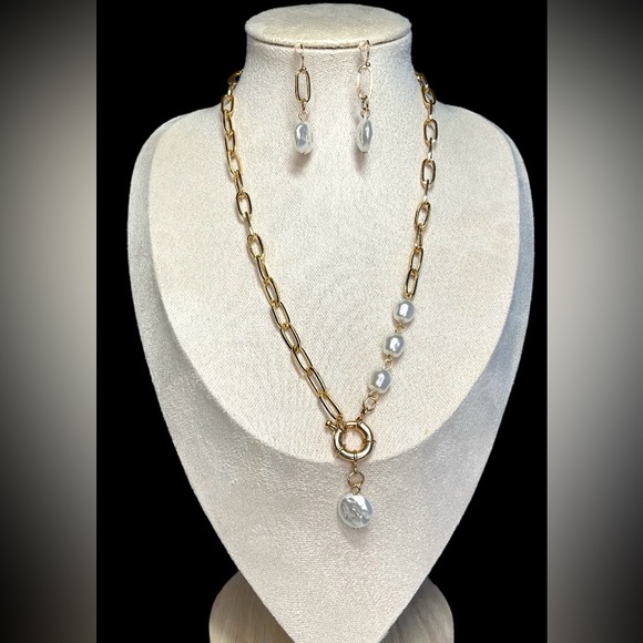 1 Pair Of Earrings and one  Necklace Stylish Jewelry Set Paperclip Chain. - Picture 2 of 4